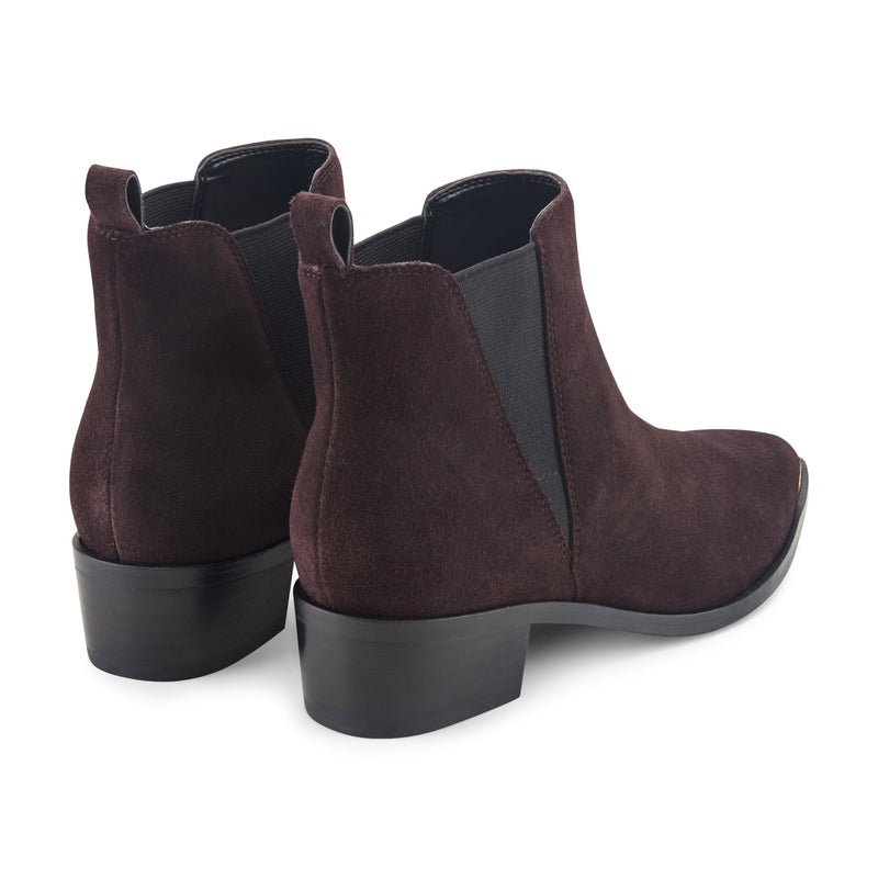 Yale Pointy Toe Chelsea Leather Bootie